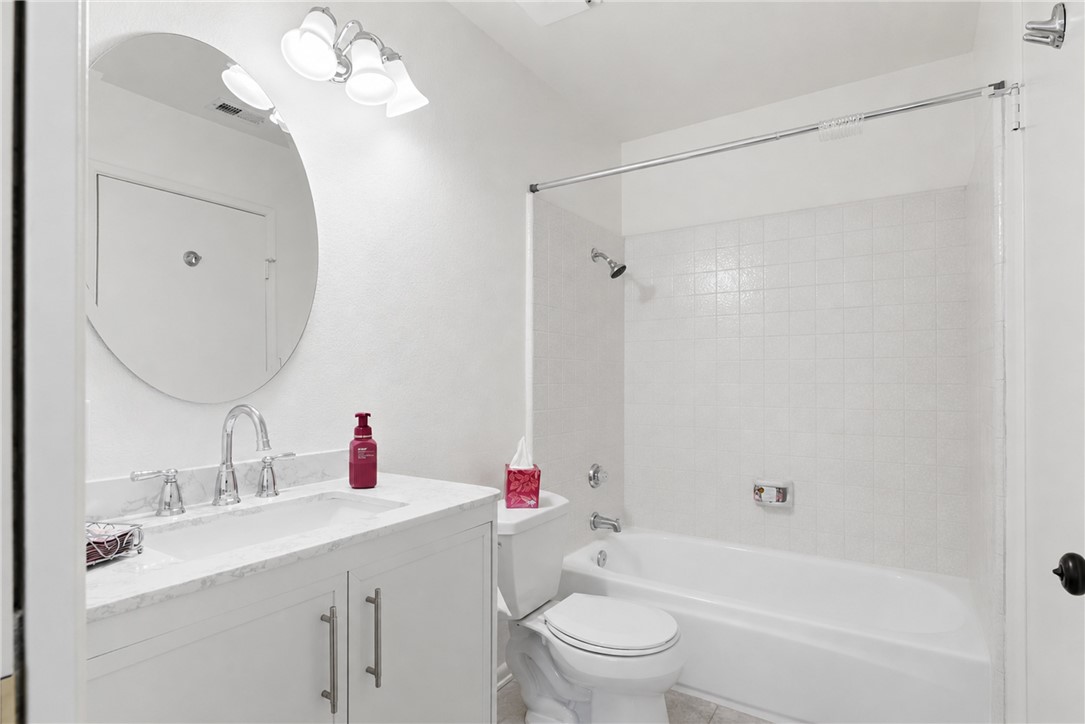 871 West 13th Street, Unit 3 Azusa, CA 91702 - Photo 19 of 35