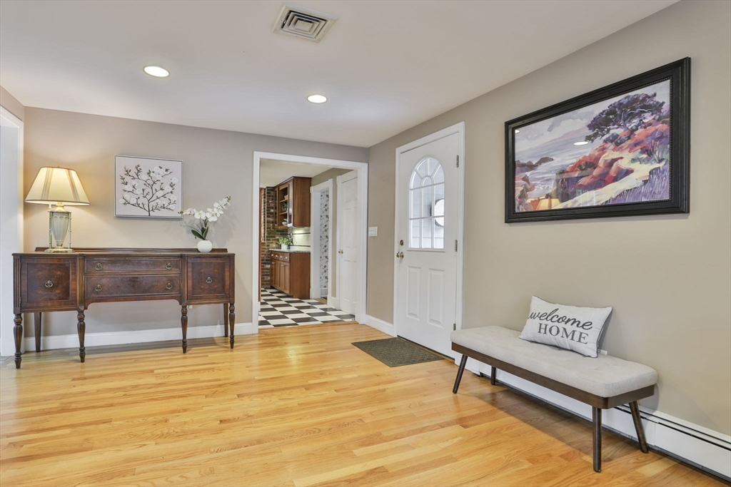 33 Reynolds Road Wakefield, MA 01880 - Photo 9 of 42