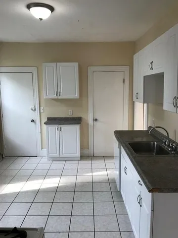 $3,150 | 48 Porter Street, Unit 1, Cambridge, MA 02141