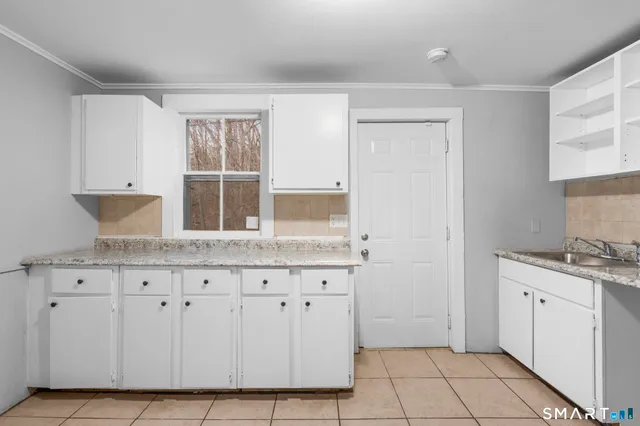 $1,600 | 19 Woodbridge Avenue, Ansonia, CT 06401