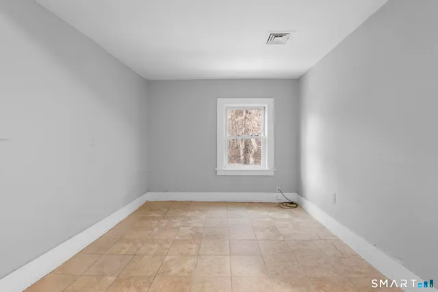 $1,600 | 19 Woodbridge Avenue, Ansonia, CT 06401