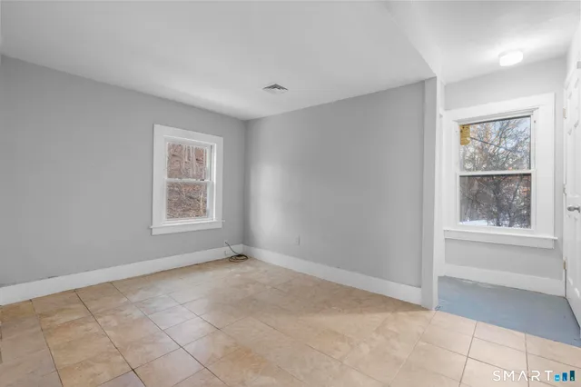 $1,600 | 19 Woodbridge Avenue, Ansonia, CT 06401