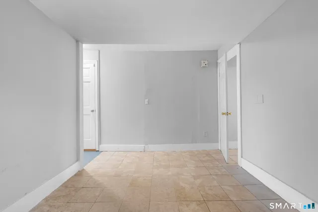 $1,600 | 19 Woodbridge Avenue, Ansonia, CT 06401