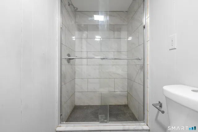 $1,600 | 19 Woodbridge Avenue, Ansonia, CT 06401