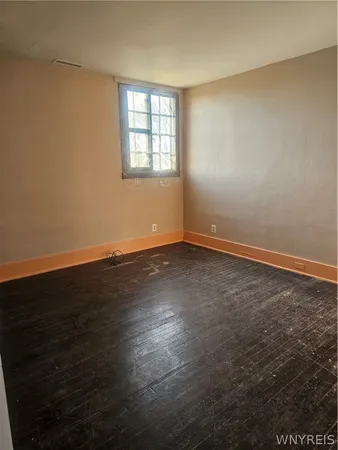 $1,000 | 714 Buffalo Avenue, Unit 4, Niagara Falls, NY 14303