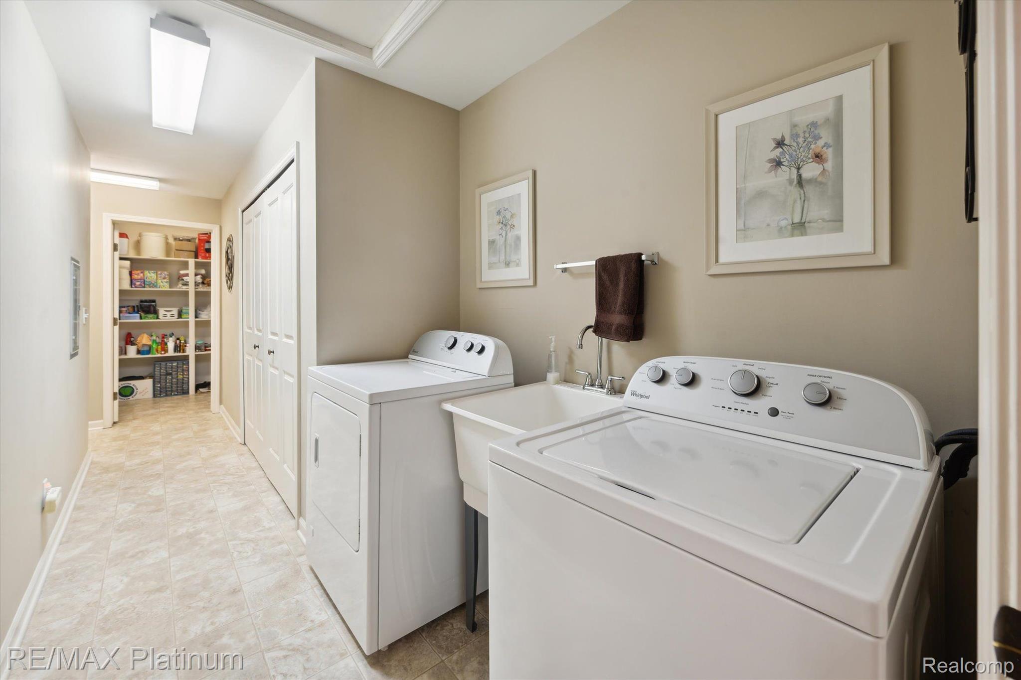 4070 Hampton Ridge Boulevard Howell, MI 48843 - Photo 26 of 28 Laundry