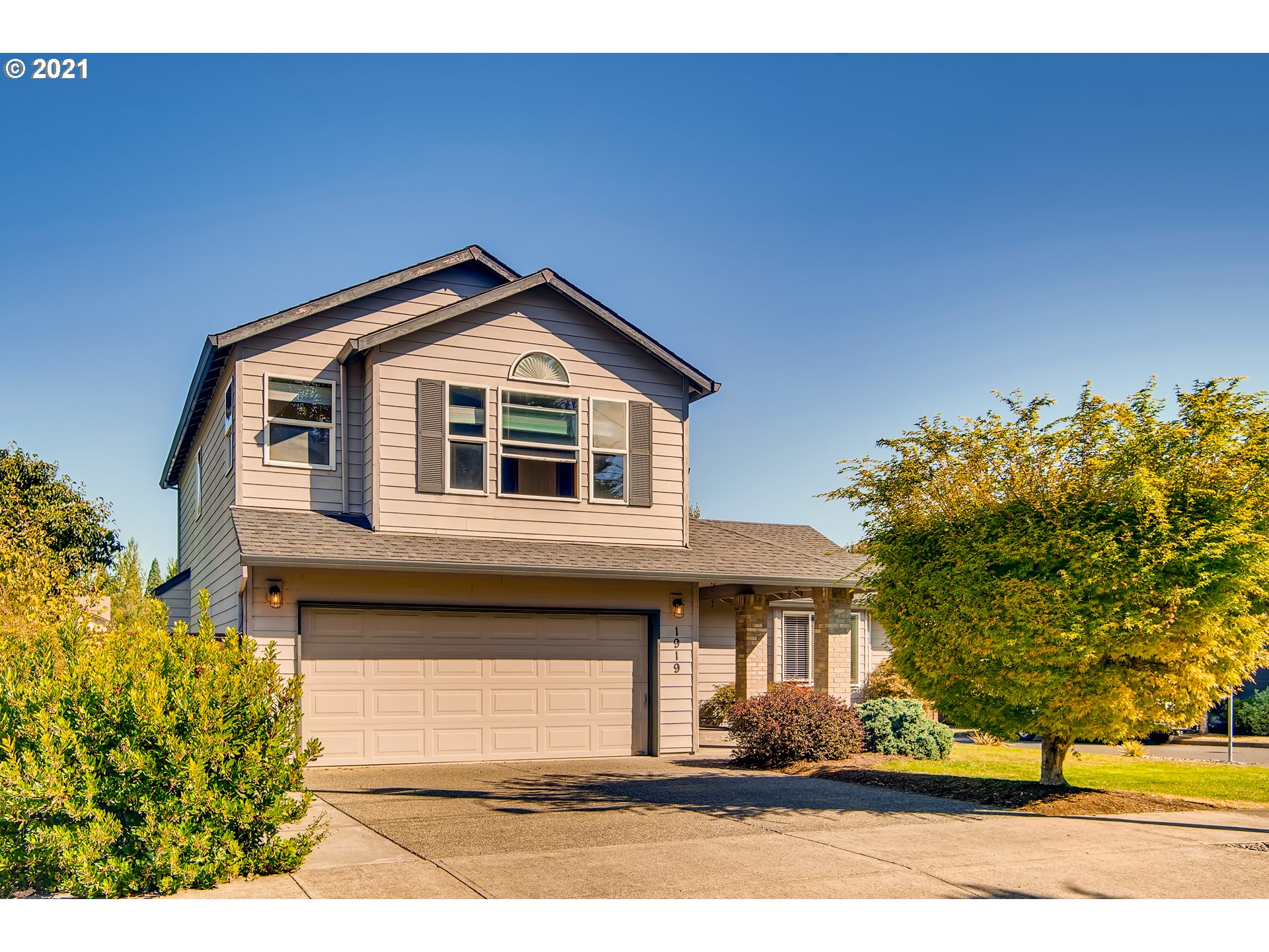 1919 Northeast Gertz Road Portland, OR 97211 - Photo 2 of 32 Gallery Image 2