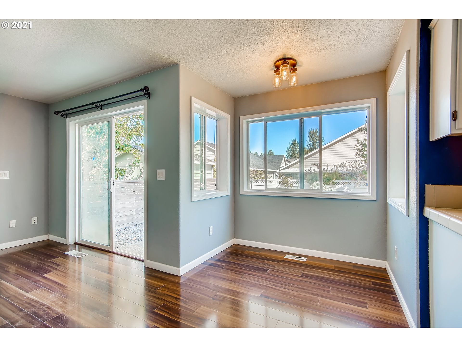 1919 Northeast Gertz Road Portland, OR 97211 - Photo 16 of 32 Gallery Image 16