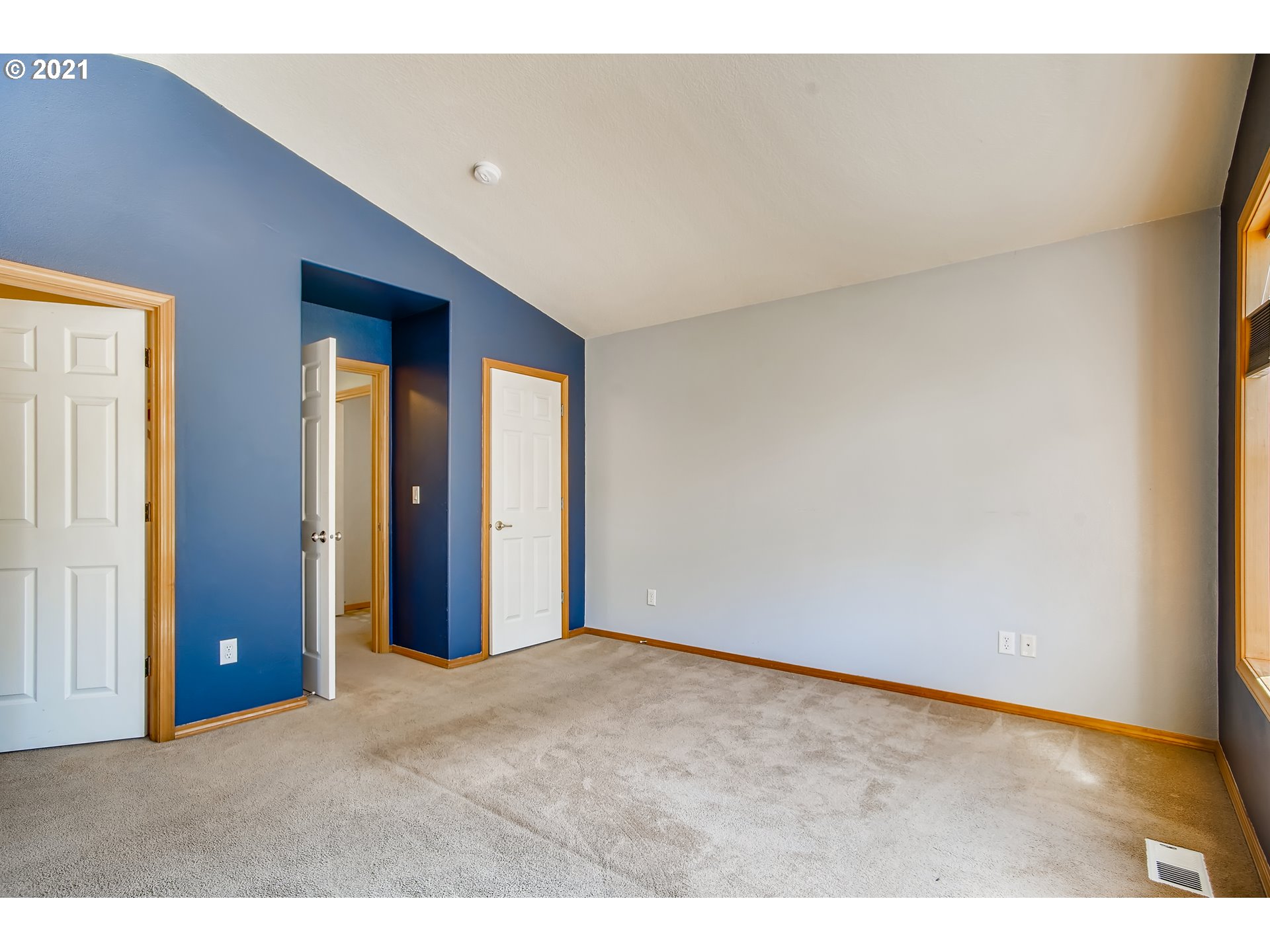 1919 Northeast Gertz Road Portland, OR 97211 - Photo 19 of 32 Gallery Image 19