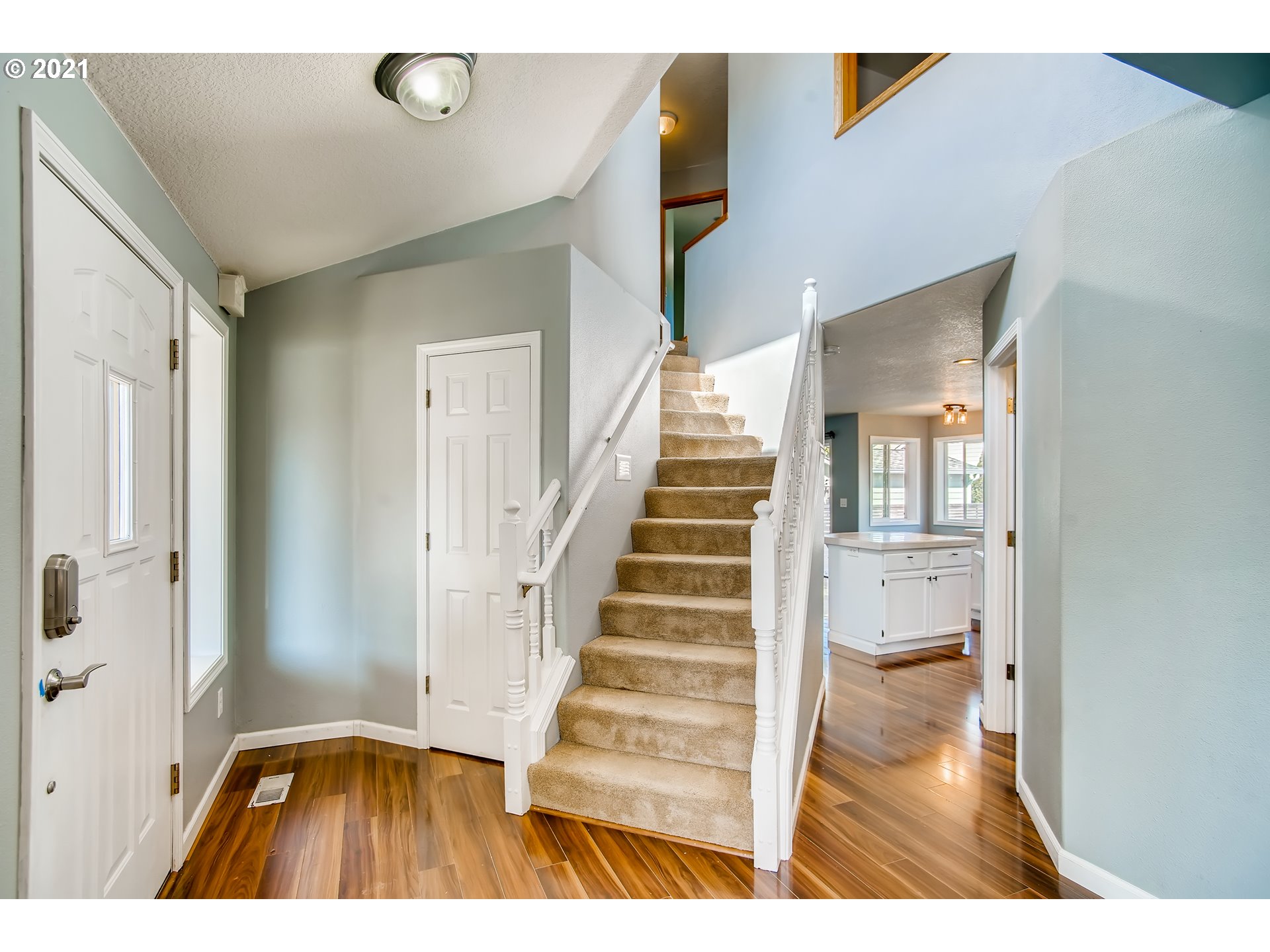 1919 Northeast Gertz Road Portland, OR 97211 - Photo 3 of 32 Gallery Image 3