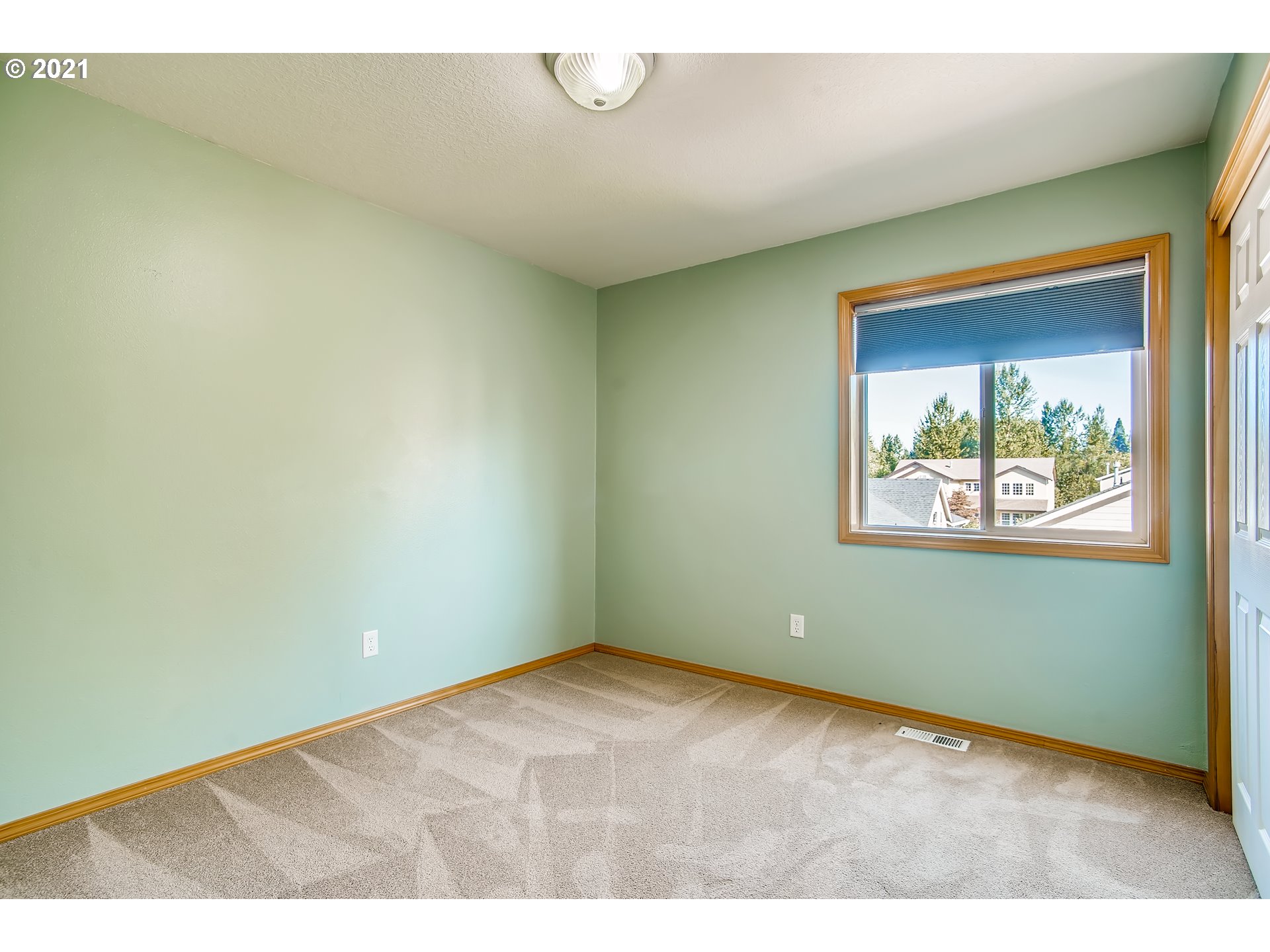 1919 Northeast Gertz Road Portland, OR 97211 - Photo 23 of 32 Gallery Image 23