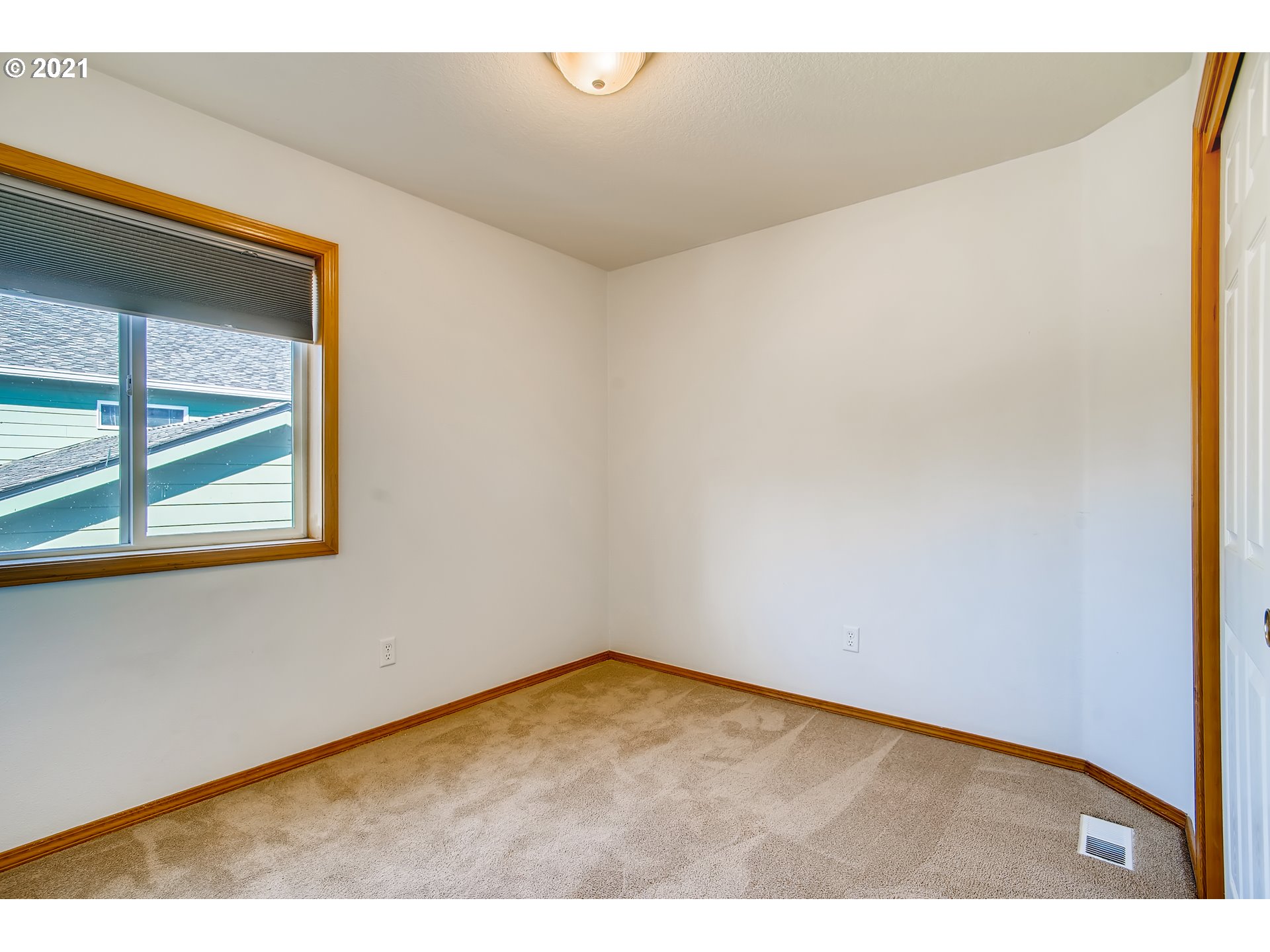 1919 Northeast Gertz Road Portland, OR 97211 - Photo 25 of 32 Gallery Image 25