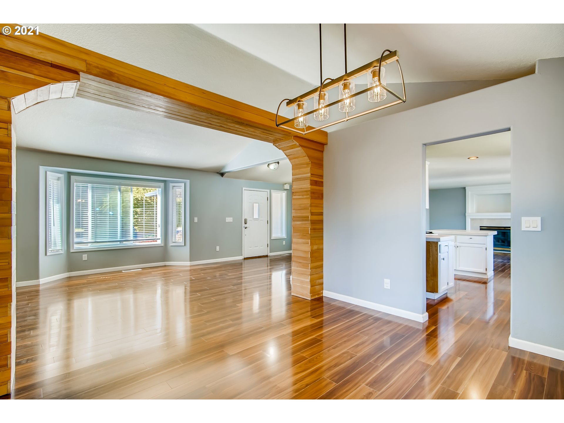 1919 Northeast Gertz Road Portland, OR 97211 - Photo 6 of 32 Gallery Image 6