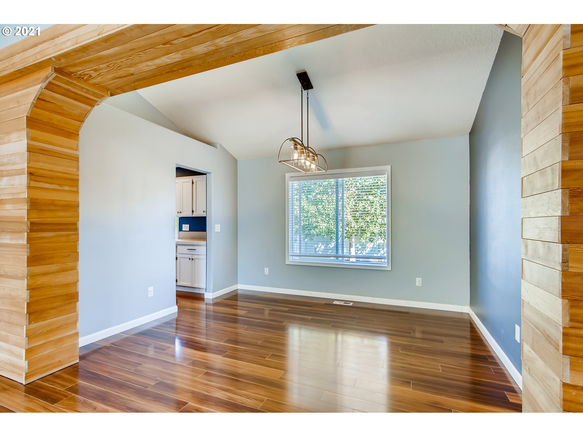 1919 Northeast Gertz Road Portland, OR 97211 - Photo 7 of 32 Gallery Image 7