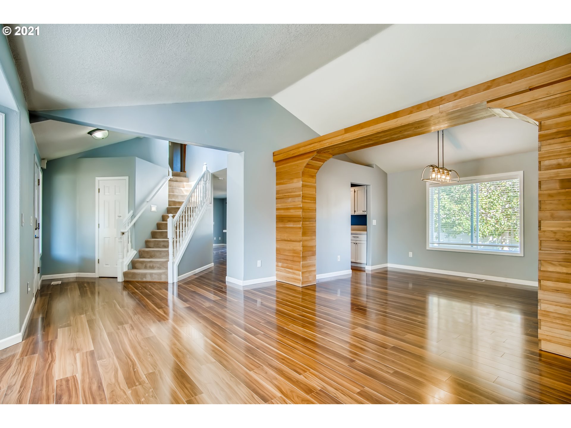 1919 Northeast Gertz Road Portland, OR 97211 - Photo 8 of 32 Gallery Image 8