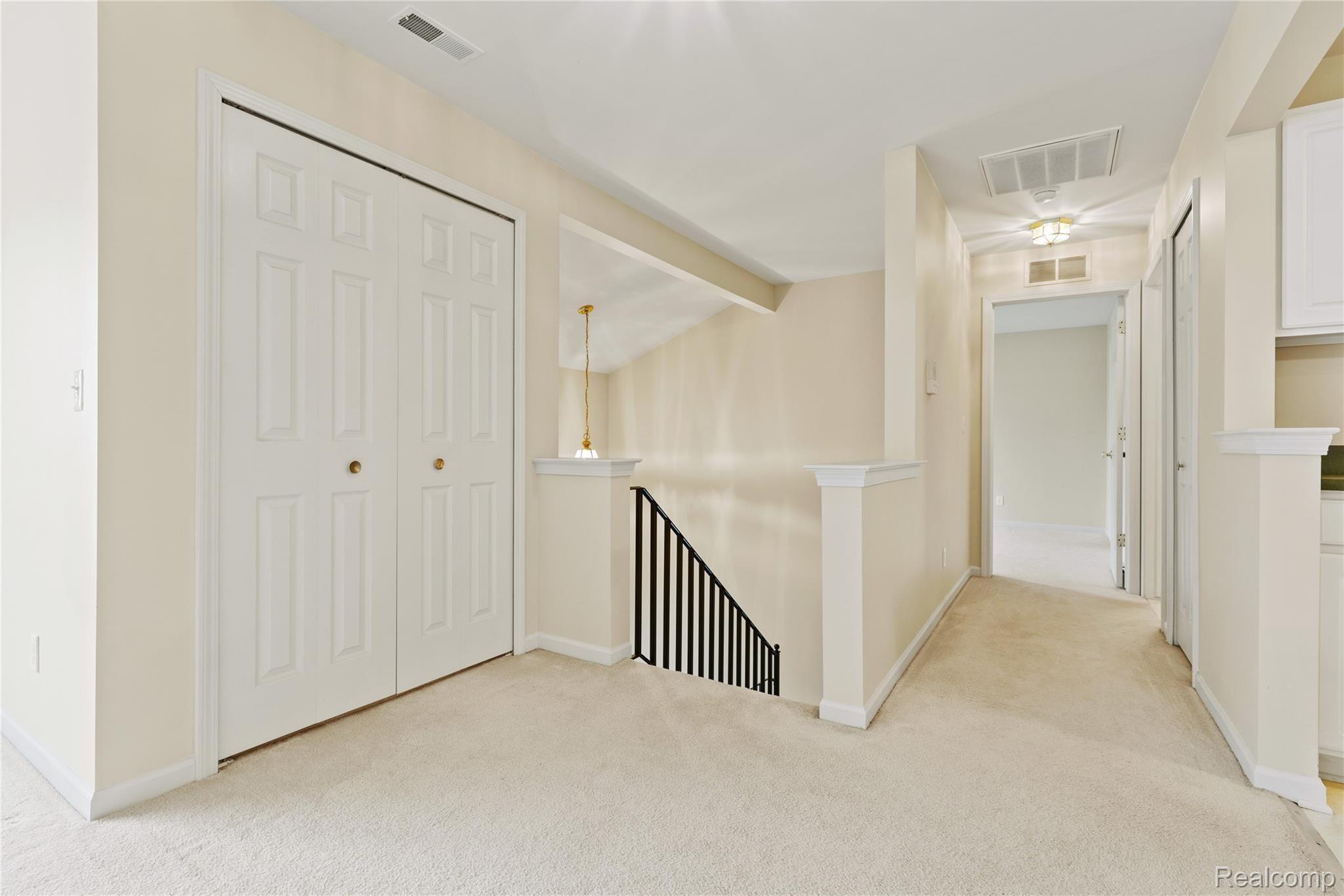 1802 Flagstone Circle Rochester, MI 48307 - Photo 4 of 26 1802 Flagstone Circle-4.jpg