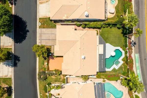 a picture of a lake view