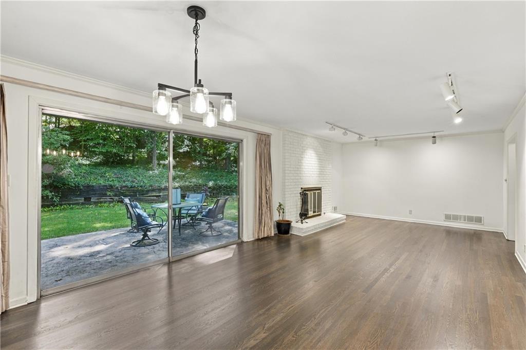 955 Vistavia Circle Decatur, GA 30033 - Photo 2 of 32 Gallery Image 2