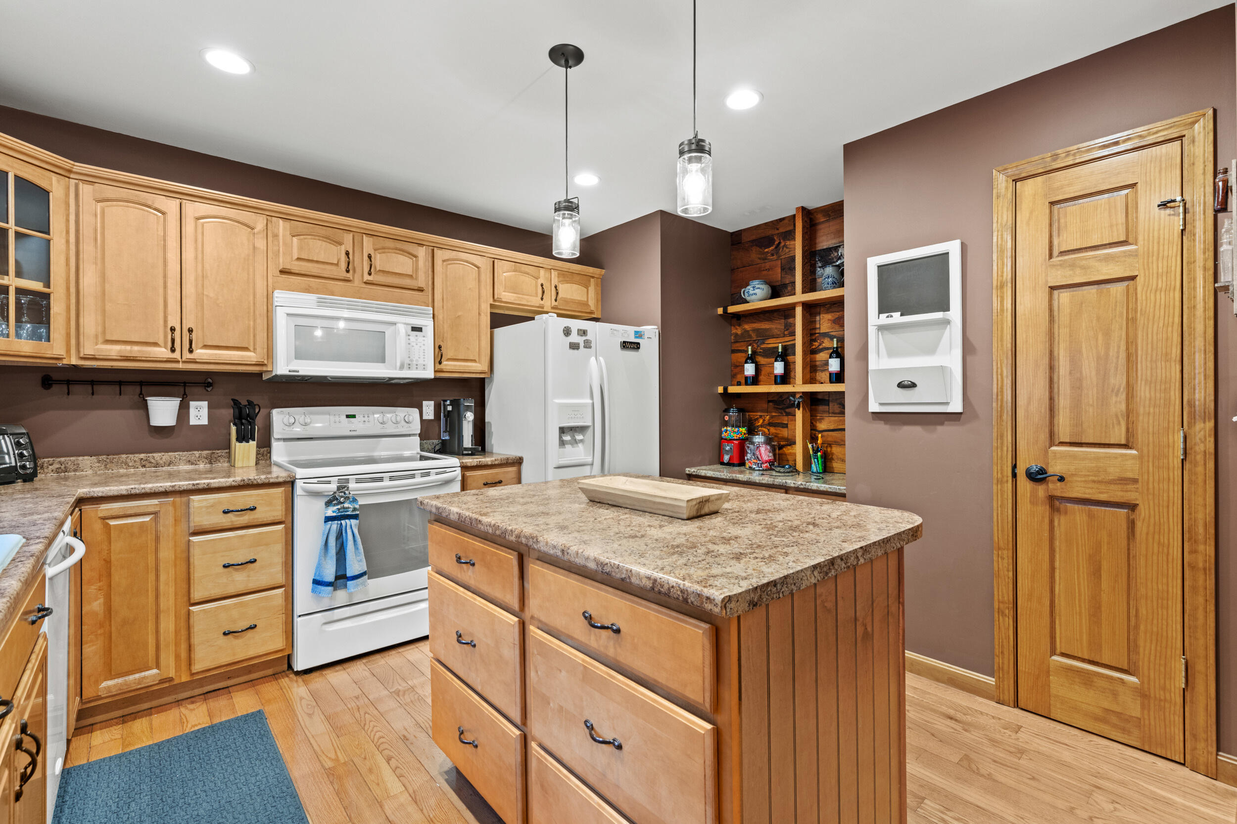 214 Gore Road Naples, ME 04055 - Photo 4 of 42 214 gore road interiors-004