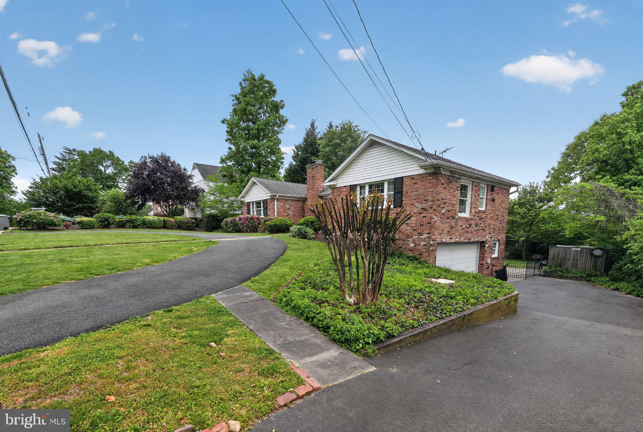 3904 Ridge Road Annandale, VA 22003 - Photo 4 of 55 Gallery Image 4