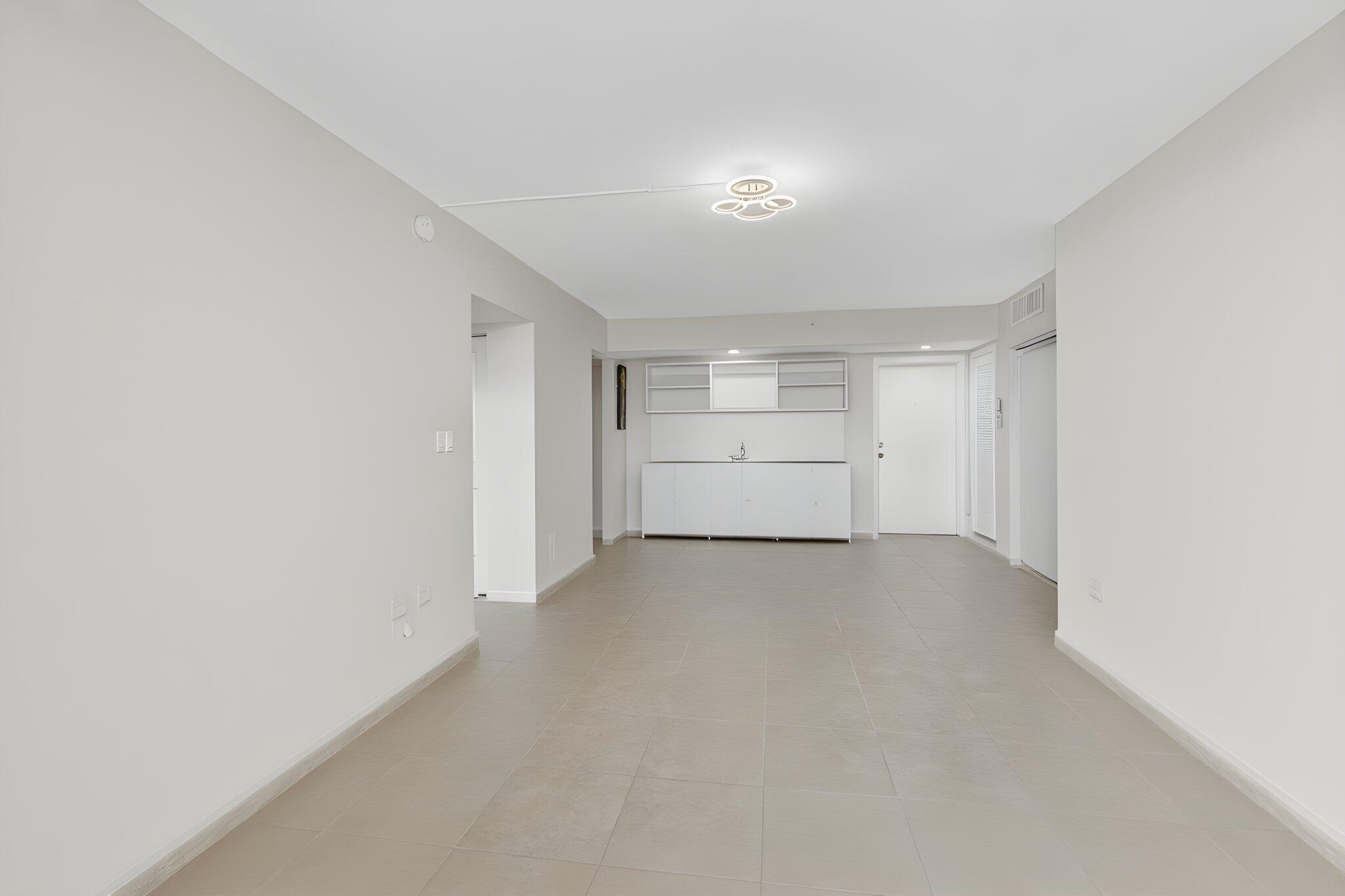7786 Lakeside Boulevard, Unit 653 Boca Raton, FL 33434 - Photo 15 of 61 Living Room