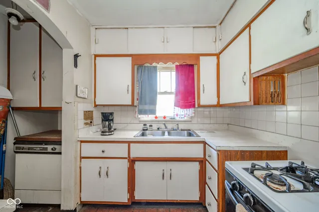 $72,000 | 1135 Manor Court, Anderson, IN 46016