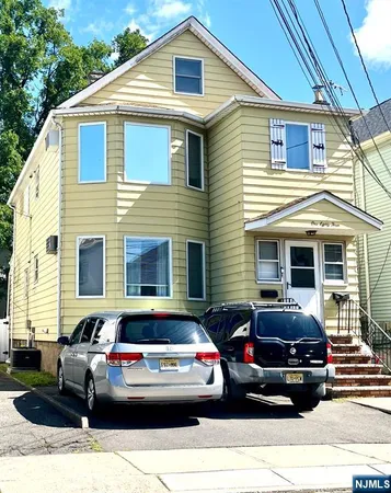 $2,550 | 183 Hayward Place, Unit 2, Wallington, NJ 07057