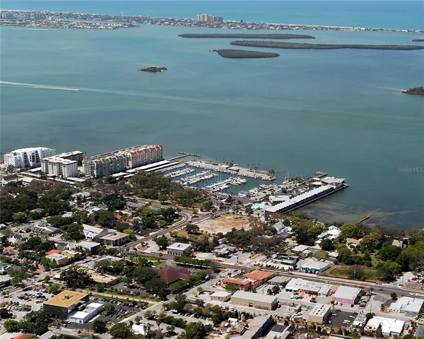 $2,900 | 634 Edgewater Drive, Unit 242, Dunedin, FL 34698