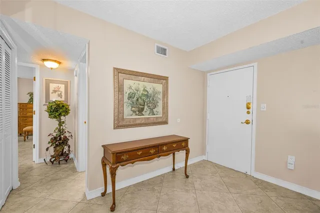 $2,900 | 634 Edgewater Drive, Unit 242, Dunedin, FL 34698