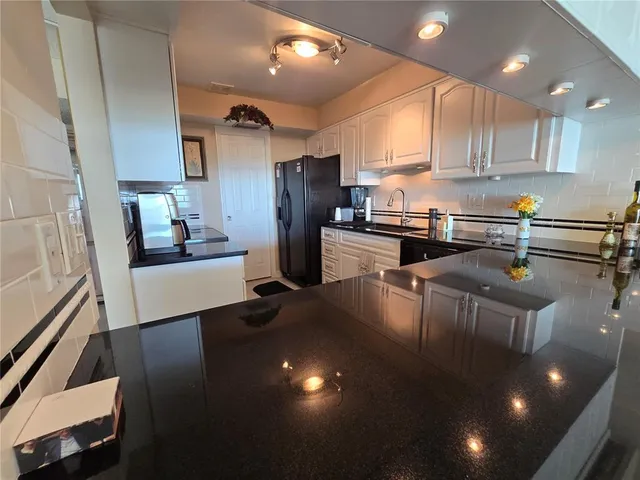 $2,900 | 634 Edgewater Drive, Unit 242, Dunedin, FL 34698