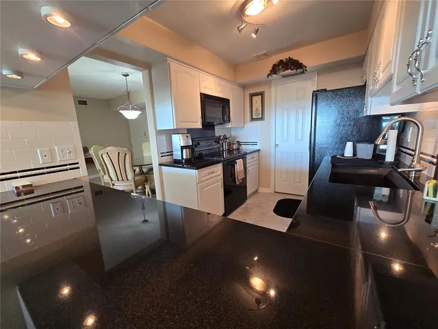 $2,900 | 634 Edgewater Drive, Unit 242, Dunedin, FL 34698