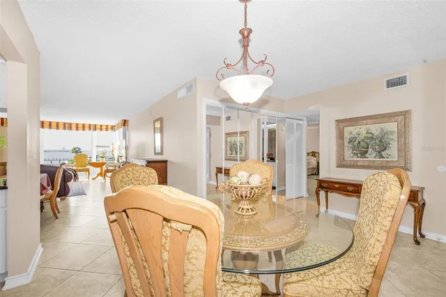 $2,900 | 634 Edgewater Drive, Unit 242, Dunedin, FL 34698