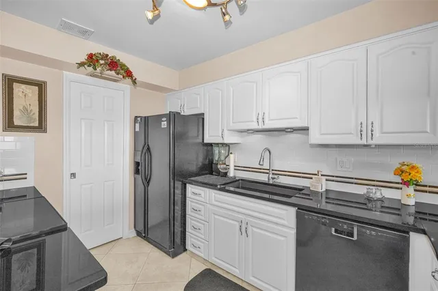 $2,900 | 634 Edgewater Drive, Unit 242, Dunedin, FL 34698