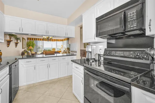 $2,900 | 634 Edgewater Drive, Unit 242, Dunedin, FL 34698