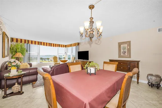 $2,900 | 634 Edgewater Drive, Unit 242, Dunedin, FL 34698