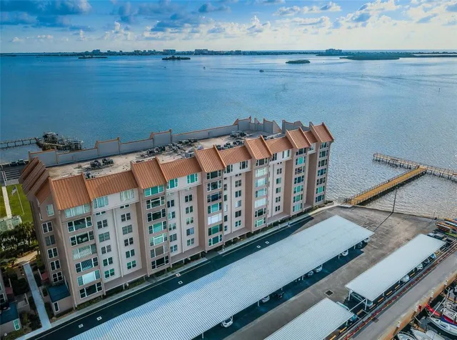 $2,900 | 634 Edgewater Drive, Unit 242, Dunedin, FL 34698