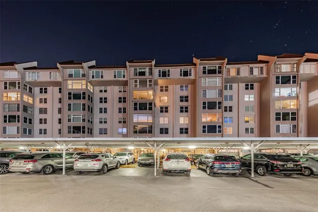 $2,900 | 634 Edgewater Drive, Unit 242, Dunedin, FL 34698