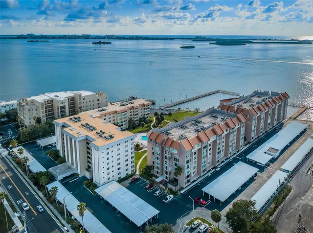 $2,900 | 634 Edgewater Drive, Unit 242, Dunedin, FL 34698