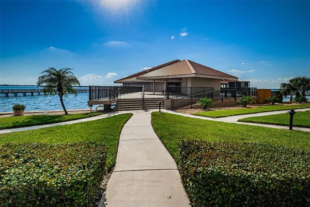 $2,900 | 634 Edgewater Drive, Unit 242, Dunedin, FL 34698