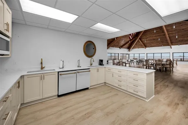 $2,900 | 634 Edgewater Drive, Unit 242, Dunedin, FL 34698