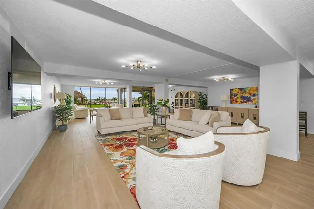 $2,900 | 634 Edgewater Drive, Unit 242, Dunedin, FL 34698