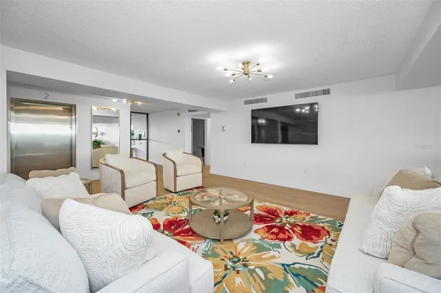 $2,900 | 634 Edgewater Drive, Unit 242, Dunedin, FL 34698