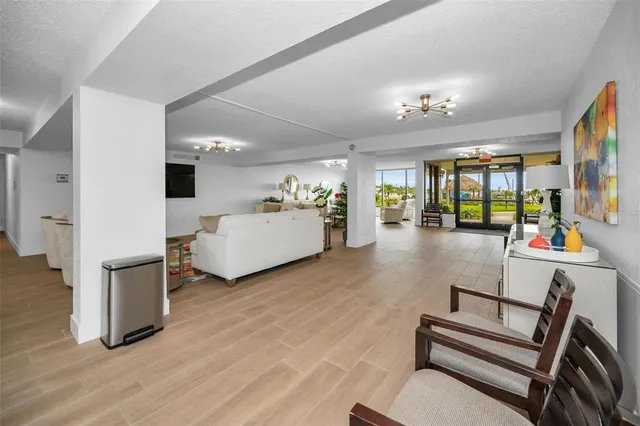 $2,900 | 634 Edgewater Drive, Unit 242, Dunedin, FL 34698