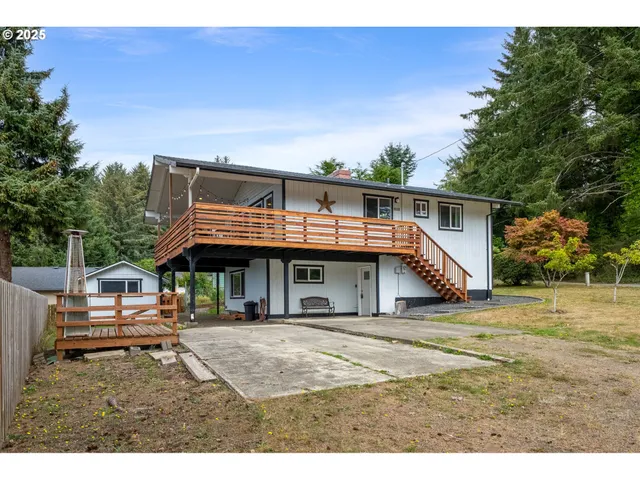 a house view with a outdoor space