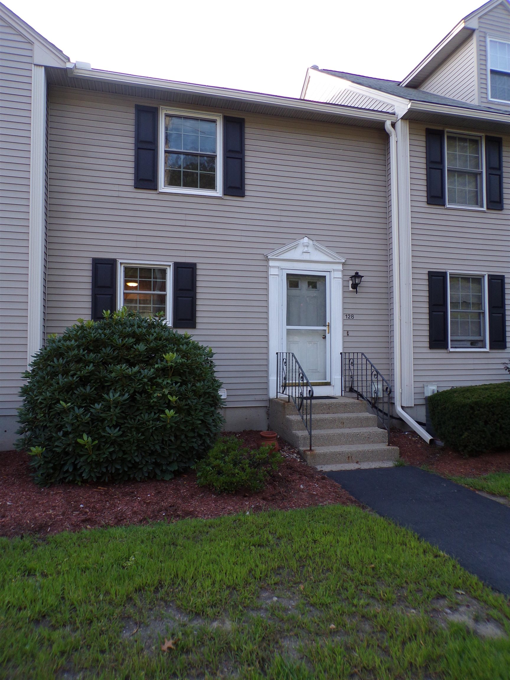 128 Weston Road Manchester, NH 03103 - Photo 1 of 21
