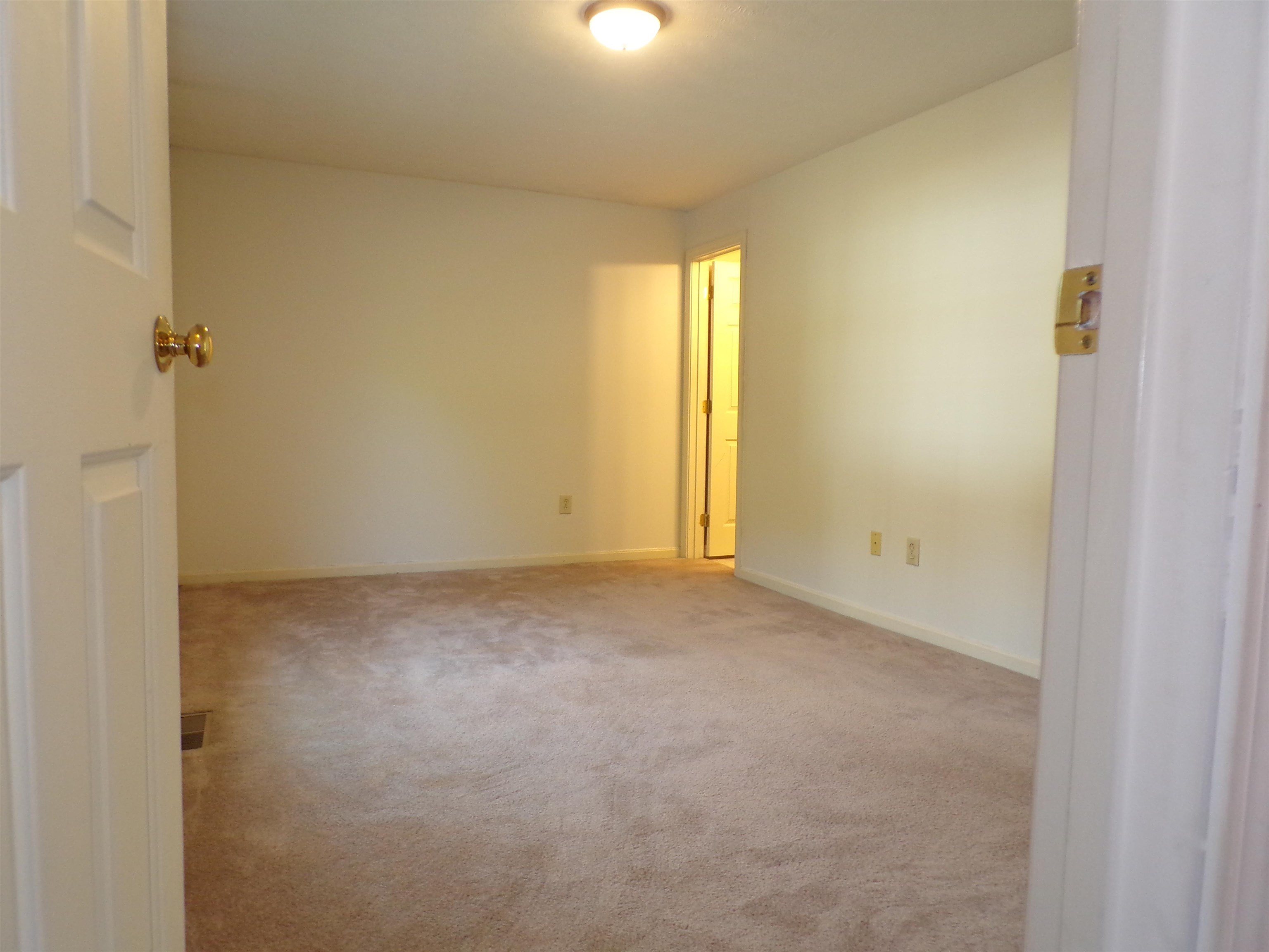128 Weston Road Manchester, NH 03103 - Photo 19 of 21