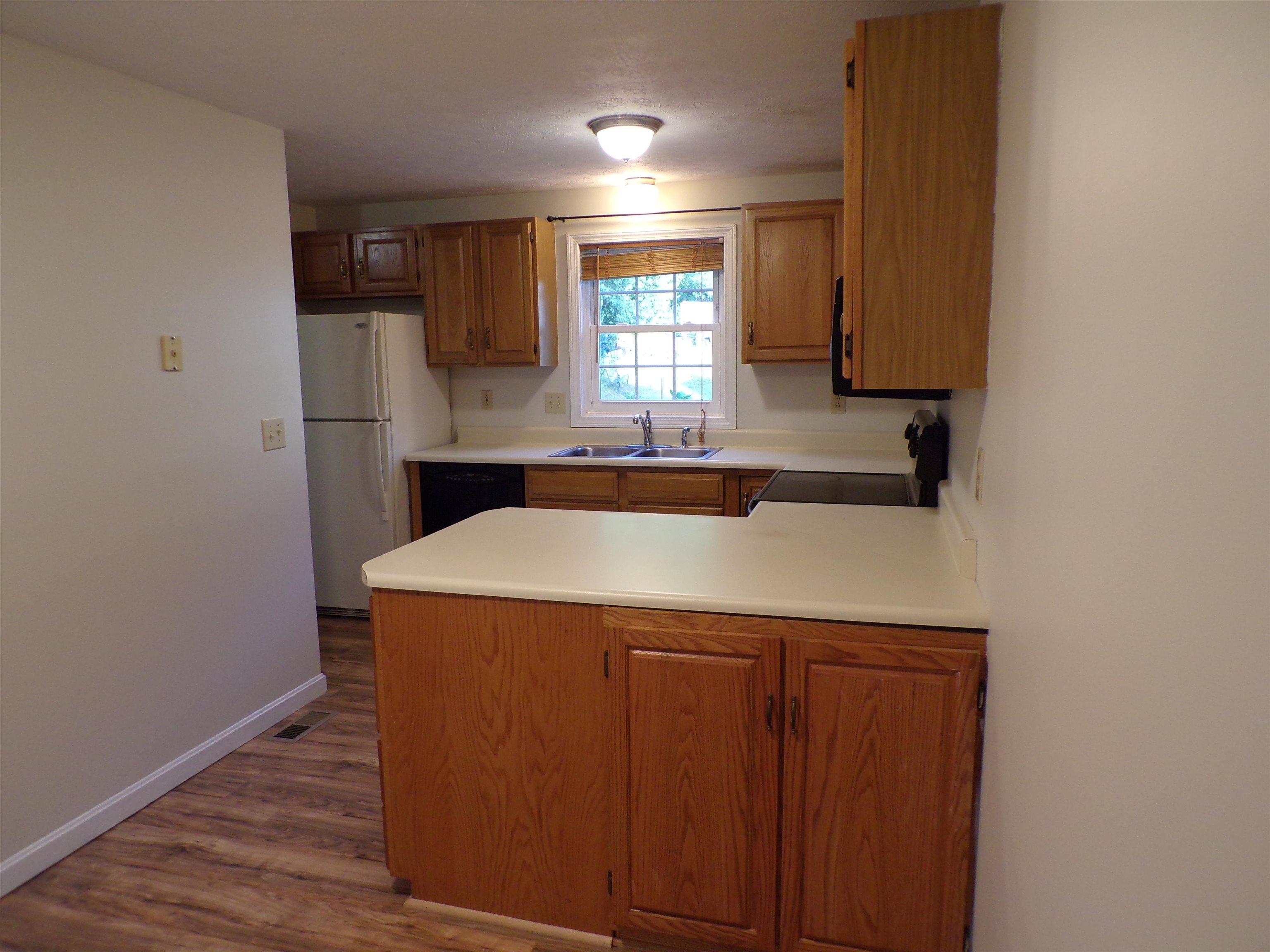 128 Weston Road Manchester, NH 03103 - Photo 8 of 21