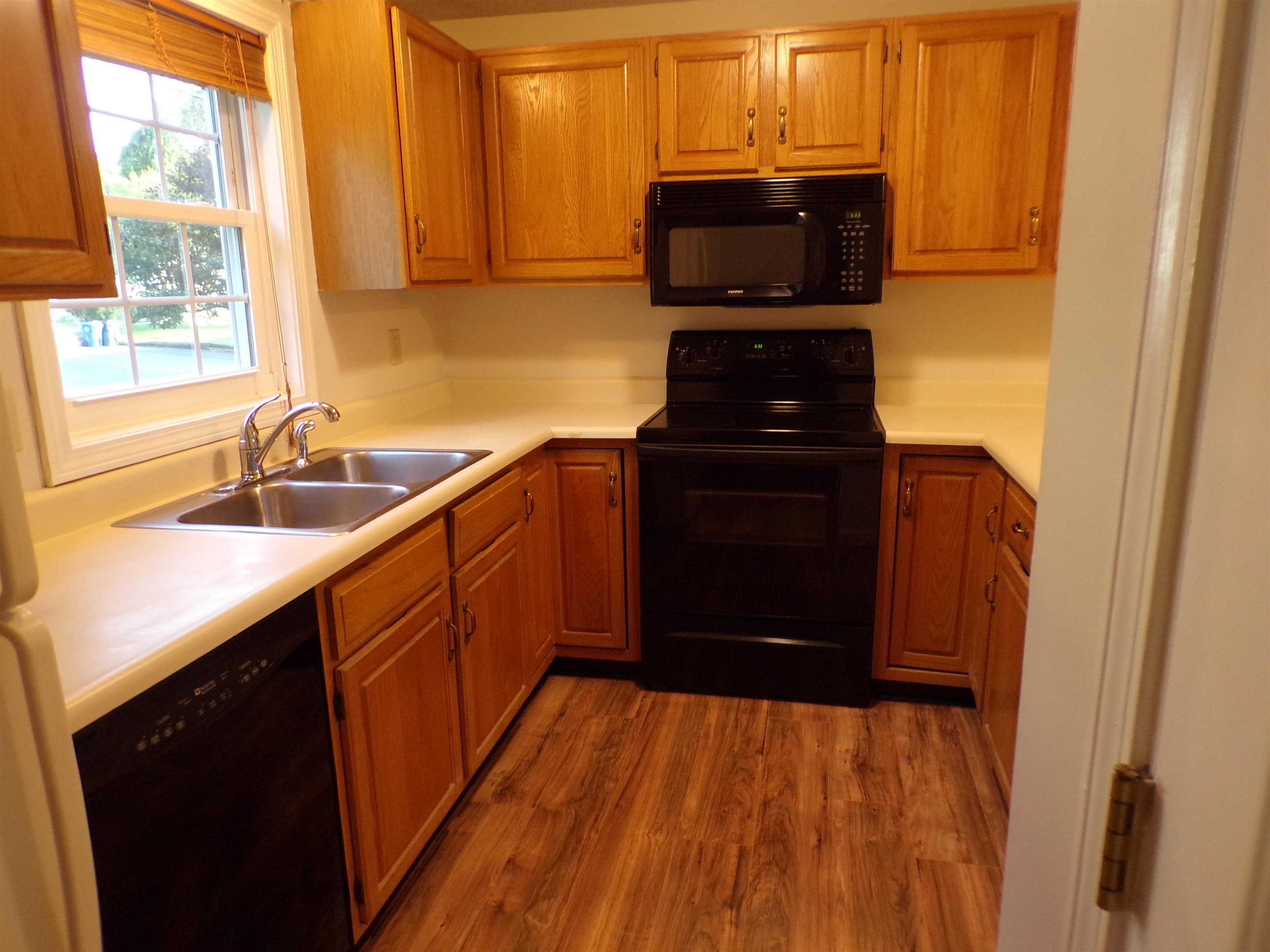 128 Weston Road Manchester, NH 03103 - Photo 10 of 21