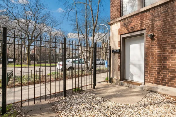 $374,900 | 1234 West Bryn Mawr Avenue, Unit G, Chicago, IL 60660