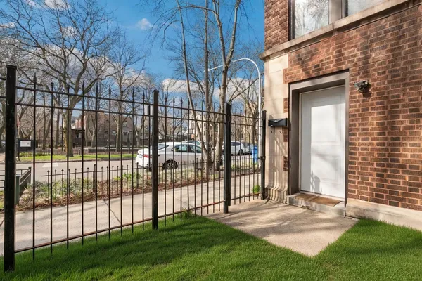 $374,900 | 1234 West Bryn Mawr Avenue, Unit G, Chicago, IL 60660